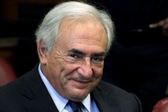 Strauss-Kahnovi svitla šance na svobodu, pokojská lhala