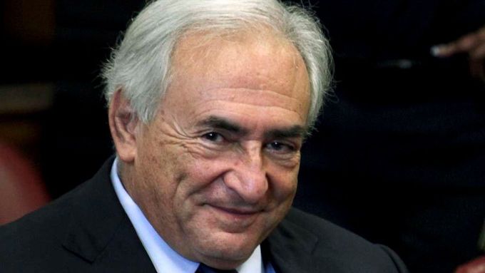 Bývalý šéf MMF Dominique Strauss-Kahn loni u soudu