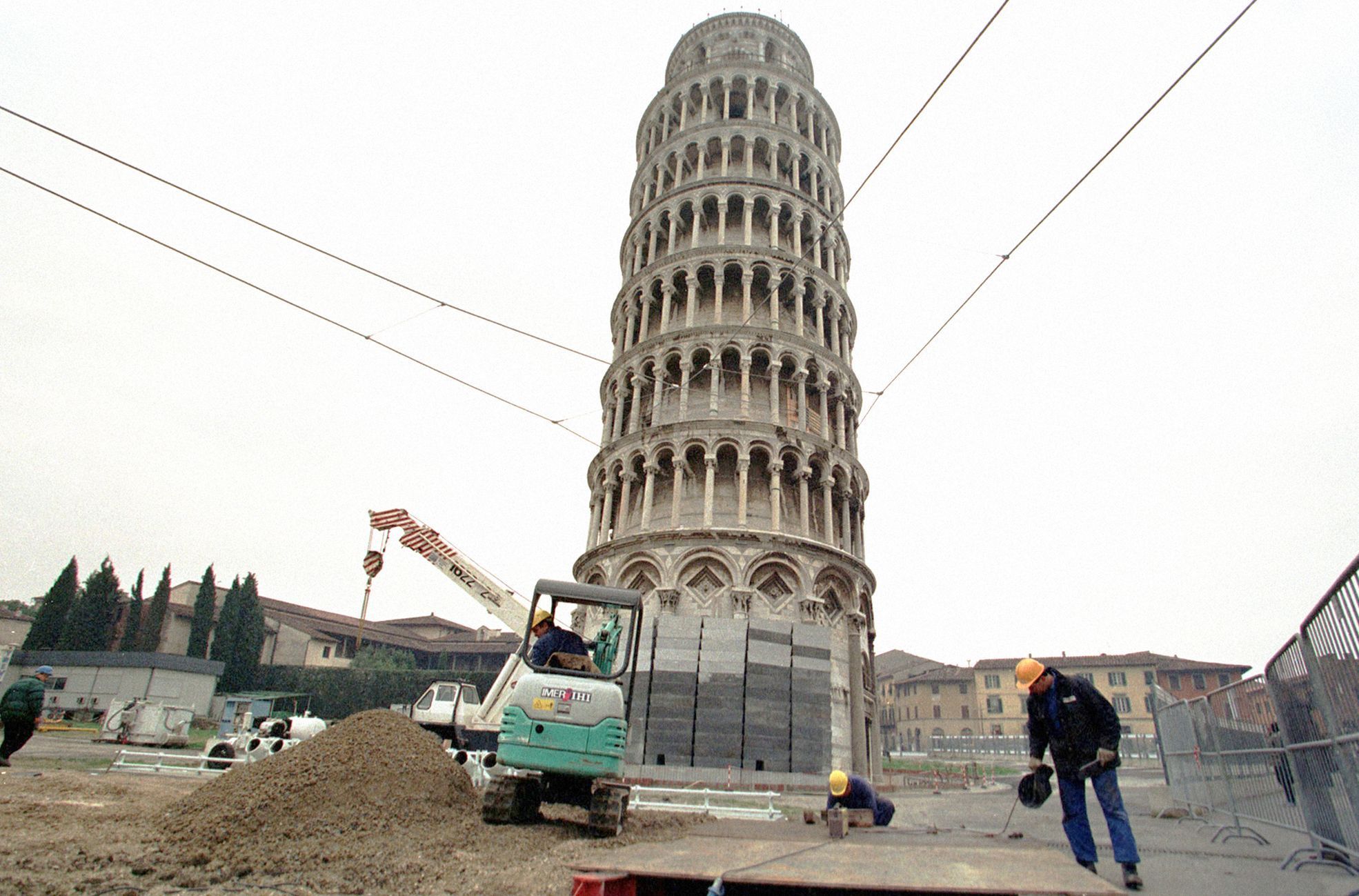 Jednorázové užití / Fotogalerie / Uplynulo 20 let od chvíle, kde se podařilo opravit šikmou věž v Pise