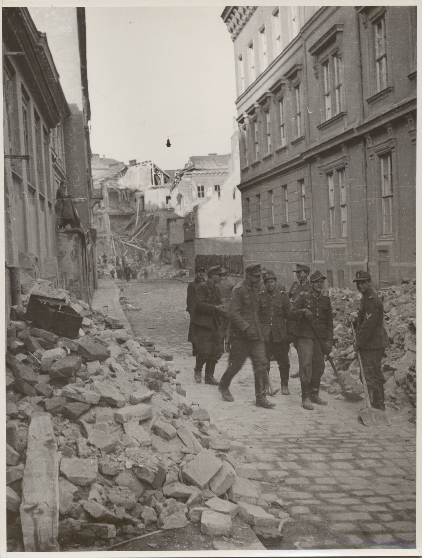 Výstava: Letecká válka - cíl Brno (dobové fotky bombardovaného Brna)