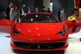 Nově představené super sportovní vozy Ferrari 458 Italia sklidily zasloužený obdiv.