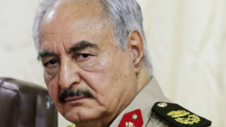 Kaddáfí ho nesnášel jako zrádce a agenta CIA. Libyi dobývá proruský generál Haftar