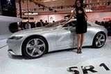 Třímístný hybridní sportovní automobil označený SR1 je jedna z cest, kterými se v brzké budoucnosti vydá značka Peugeot