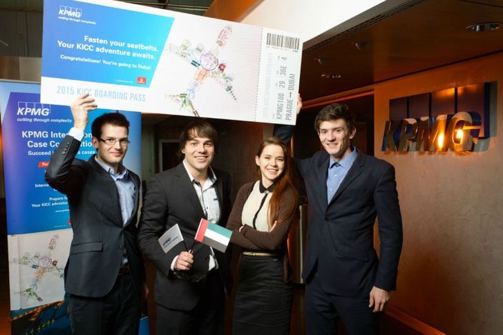 Vítězný tým studentů VŠE a UK ve složení (zleva) Michal Voskár,Martin Žák, Nadzeya Hauryliuk a Karel Kotoun