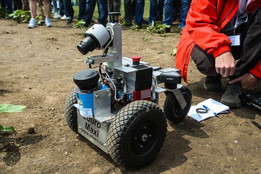 Soutěž polních robotů