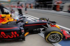 Tréninky v Rusku ovládl Hamilton, Ricciardo testovat aeroscreen