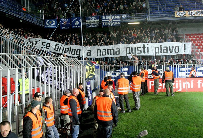 Transparent, který rozvinuli fanoušci Dinama krátce před koncem zápasu.