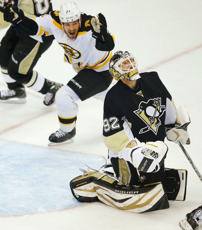 Pittsburgh Penguins - Boston Bruins (tomáš vokoun a andrew ference)