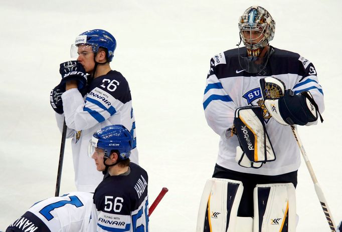 Finland's Jarkko Immonen, Erik Haula and goalie Pekka Rinne (L-R) react after their men's ice hockey World Championship Group B game against the U.S. at Minsk Arena in Mi