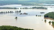 Jezero na soutoku největších českých řek.