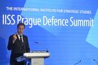 Rusko chce destabilizovat Evropu, musíme investovat do obrany, varoval v Praze Rutte