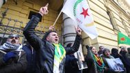 Bývalého kurdského předáka Strany demokratické unie (PYD) považuje Ankara za teroristu a české úřady ho na základě tamějšího zatykače zatkly.