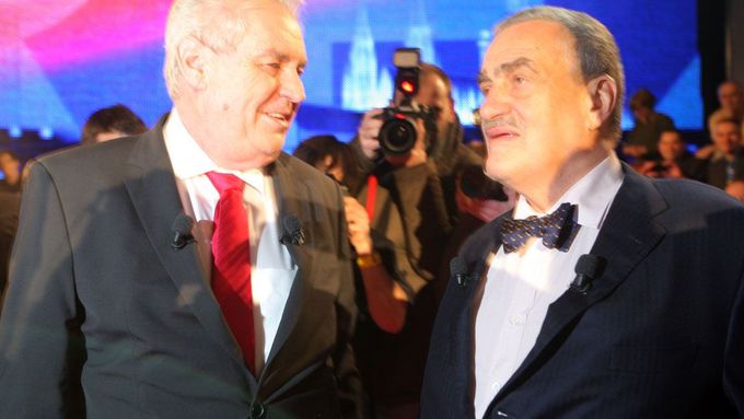Miloš Zeman a Karel Schwarzenberg před debatou.