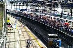 Hoax o uprchlících na Masarykově nádraží přes noc sdílelo 10 tisíc lidí, šířil se i na Slovensku