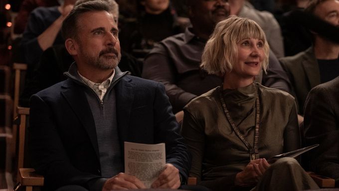 Steve Carell jako Nick, který po 25 letech manželství zažádá o rozvod, a Kerri Kenney-Silverová jako jeho žena v seriálu Čtyři roční období.