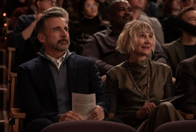 Steve Carell jako Nick, který po 25 letech manželství zažádá o rozvod, a Kerri Kenney-Silverová jako jeho žena v seriálu Čtyři roční období.