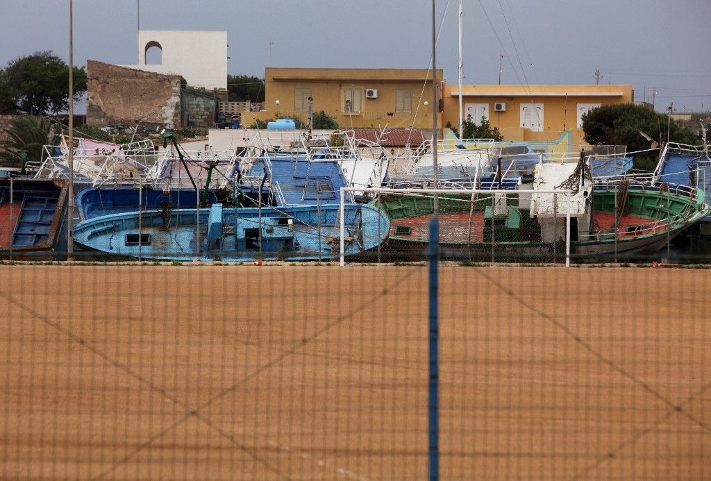 Vraky migrantských lodí na Lampeduse