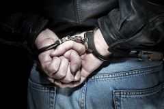 Policie zadržela dva muže podezřelé z lednového přepadení banky ve Strašnicích