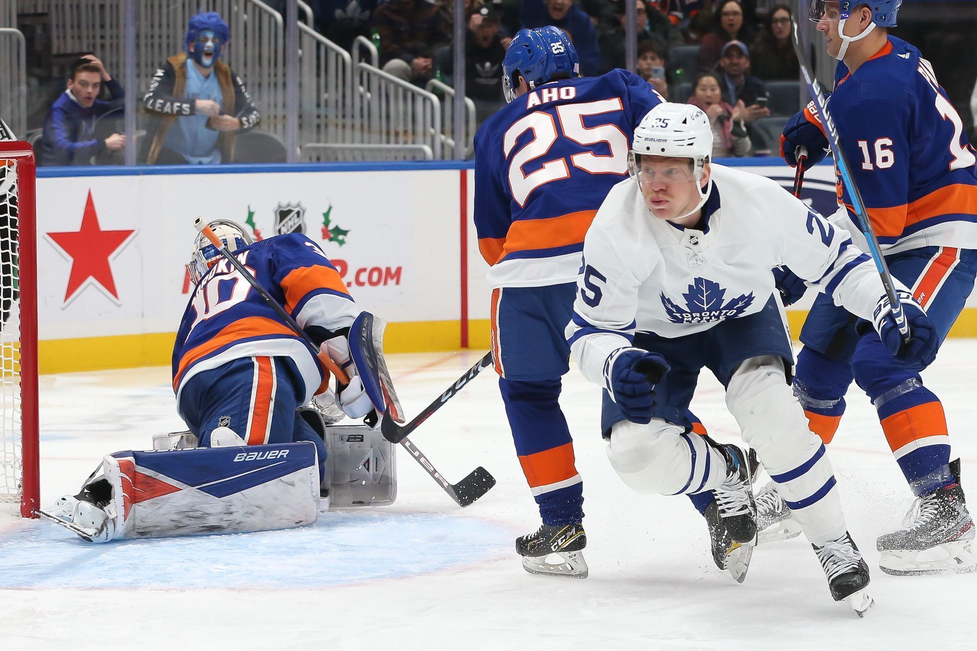 hokej, NHL 2021/2022, Toronto Maple Leafs at New York Islanders, Ondřej Kaše