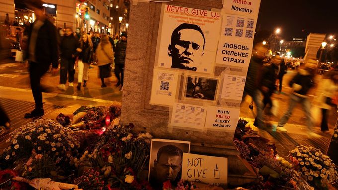 Pietní místo k uctění Alexe Navalného v Barceloně