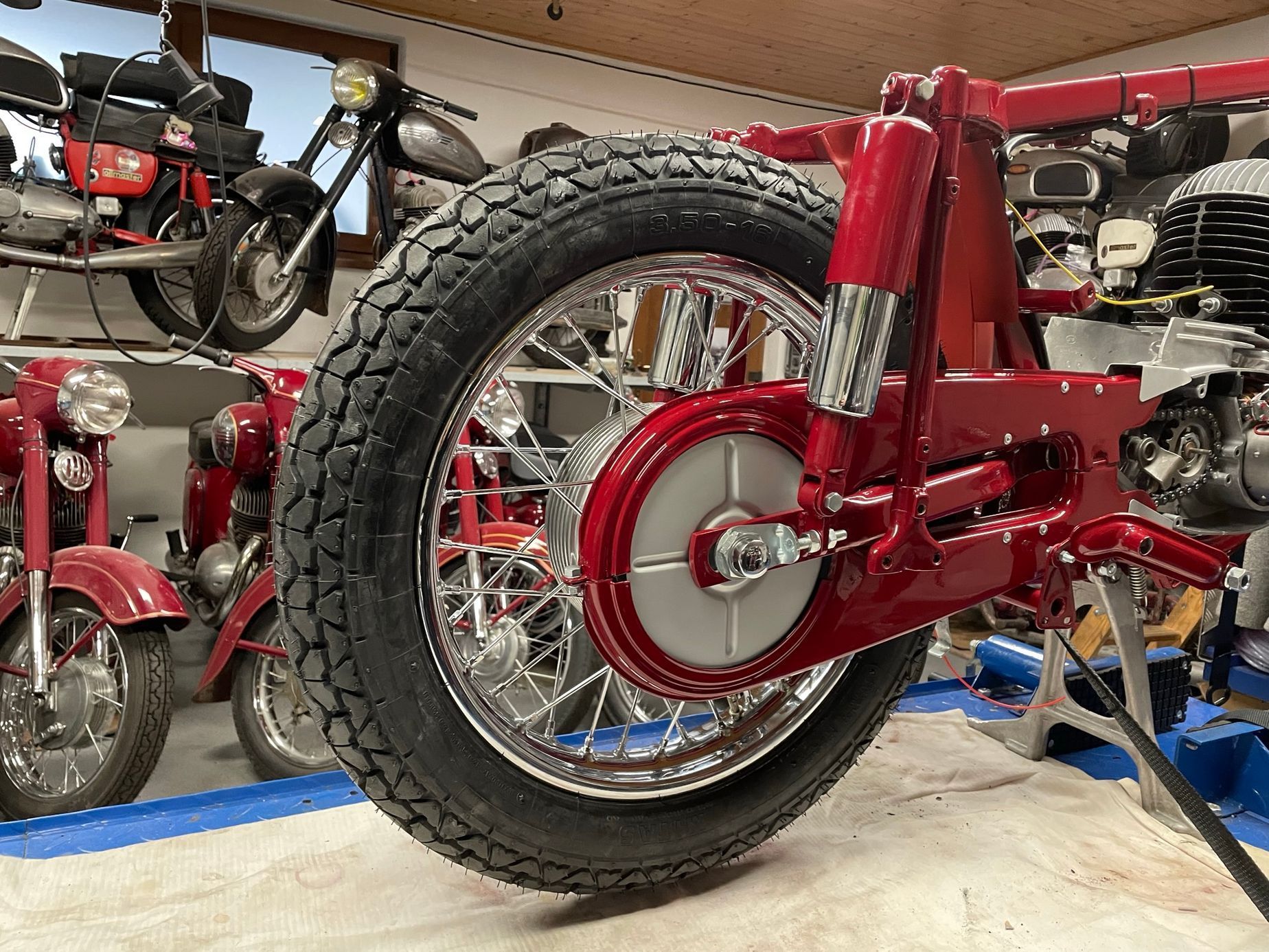 Renovujeme Jawu, 7. díl, první skládání motocyklu
