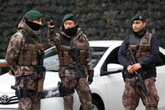 Turečtí policisté zasahovali v Ankaře, zadrželi skoro 200 údajných členů Islámského státu