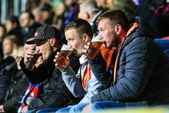UEFA zrušila zákaz alkoholu při zápasech evropských pohárů