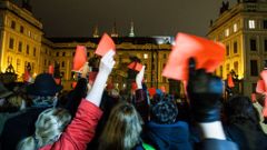 Demonstace na Hradčanském náměstí