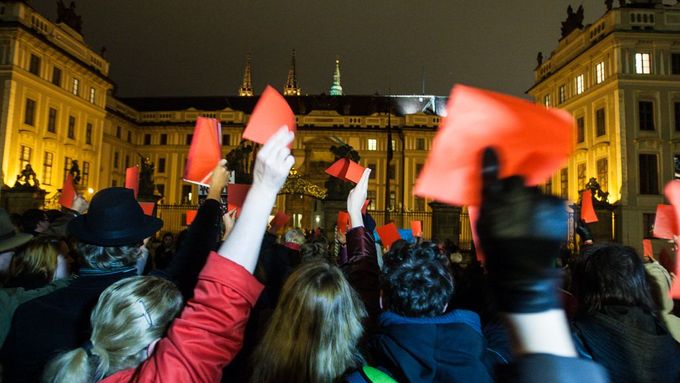 Foto: Opět proti Zemanovi na Hradčanském náměstí