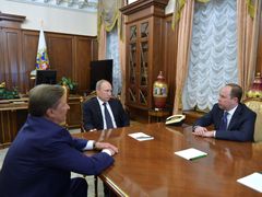 Ivanov, Putin a Vajno na schůzce v Kremlu.