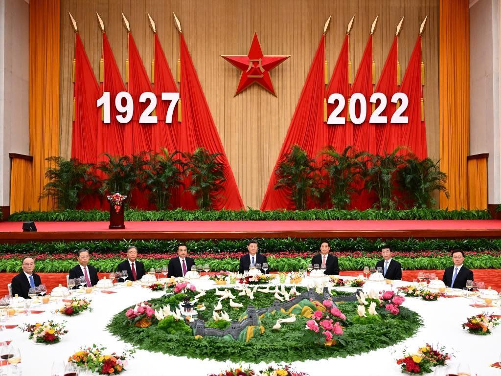 Oslava výročí čínské komunistické armády.