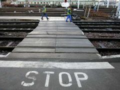 Ve Francii je železniční doprava omezena o třetinu až polovinu.