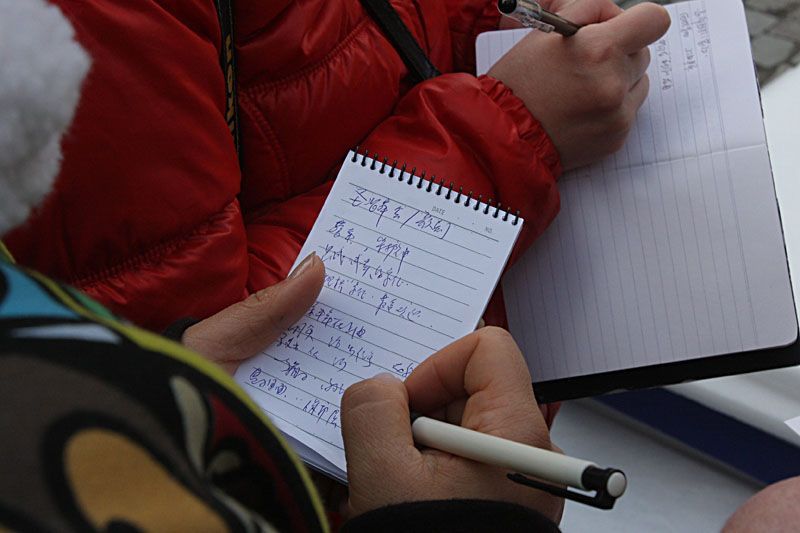 Reliéfy z Karlova mostu letí do Šanghaje