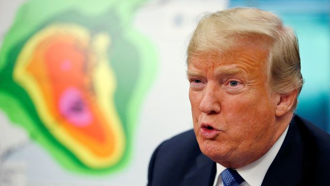 Donald Trump - schůze kvůli hurikánu Florence