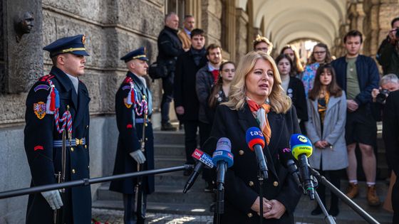 Obrazem: Čaputová v Česku kritizovala Fica. Večer šla s prezidentem Pavlem do kina