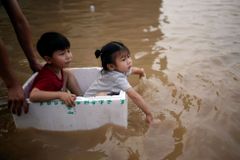 Temné vyhlídky: Polovina dětí se jednou bude muset potýkat s dopady klimatické krize
