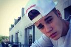 Bieber dostal za házení vajec podmínku a kurz zvládání hněvu