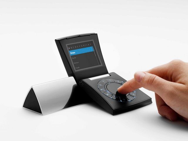 Mobilní telefon Serene od firmy Bang & Olufsen