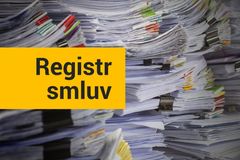Miloš Zeman podepsal zákon o registru smluv. Výjimky pro některé státní firmy zůstaly