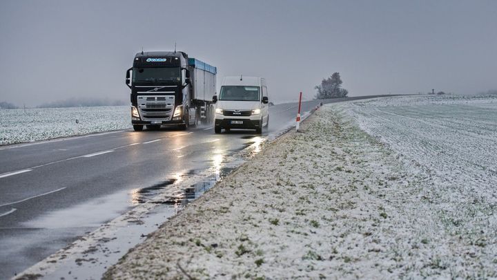 Sněžení skoro všude ustane, meteorologové zrušili výstrahu. Trvá jen na severu Čech; Zdroj foto: ČTK