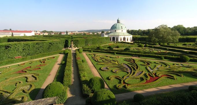 Kroměříž ,Květná zahrada, květinový parter s Rotundou, 2008