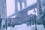 Slavný most v Brooklynu zachycený fotografem v roce 1905.