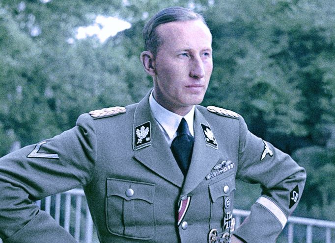 SS-Obergruppenführ Heydrich. Jeho příjezd do Prahy byl v roce 1941 brutálním obratem v německé okupační politice vůči českému národu: pacifikace a likvidace elit.