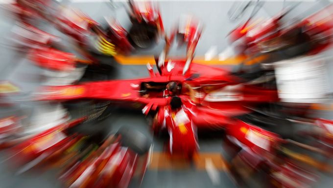 Projeďte si v propagačním videu Pirelli, oficiálního dodavatele pneumatik pro F1, jedno kolo na Velké ceně Singapuru.