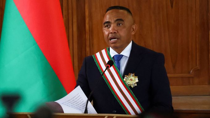 Plukovník Michael Randrianirina při prvním projevu jako nový prezident.