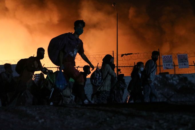 Požár v uprchlickém táboře Moria, který leží na řeckém ostrově Lesbos.