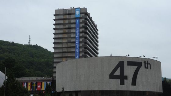 Filmová atmosféra na každém rohu. To jsou Karlovy Vary