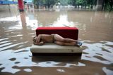 Povodně zničily téměř šest set padesát tisíc domů.