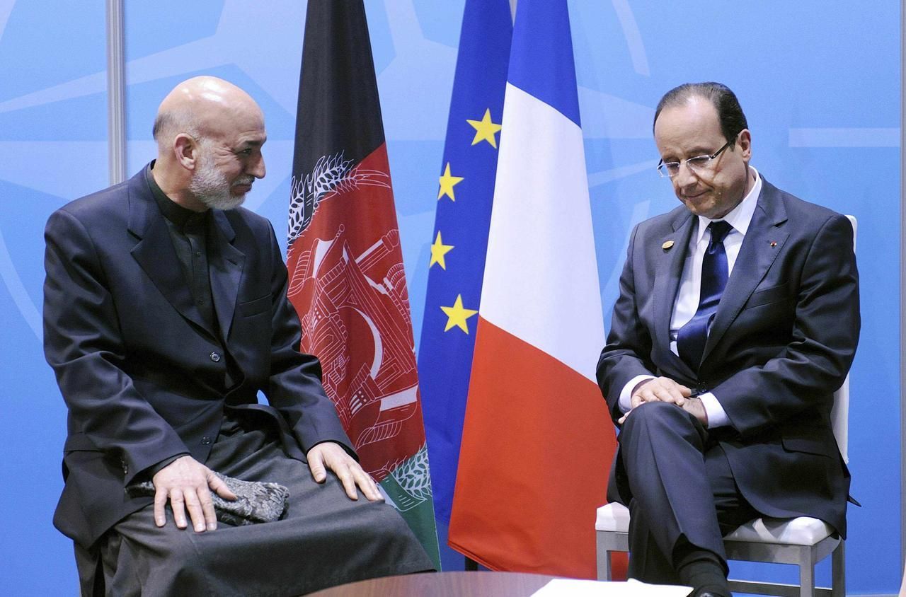 Hollande s Karzaím na summitu NATO
