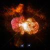 Proměnná hvězda Eta Carinae v mlhovine Homunkulus.